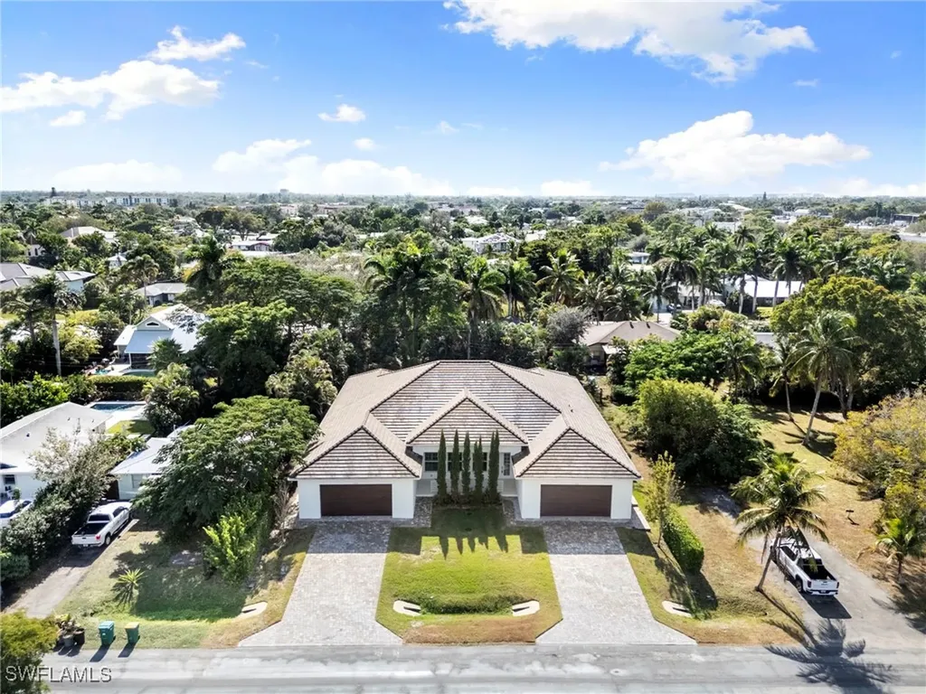 1086 Michigan Avenue Naples FL 34103