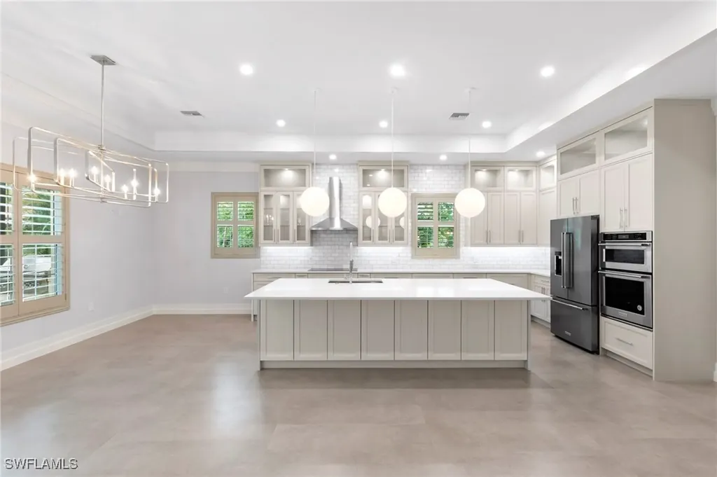 1086 Michigan Avenue Naples FL 34103