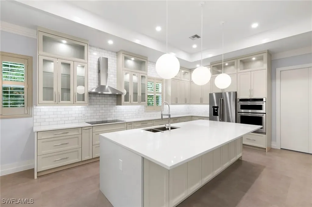 1086 Michigan Avenue Naples FL 34103