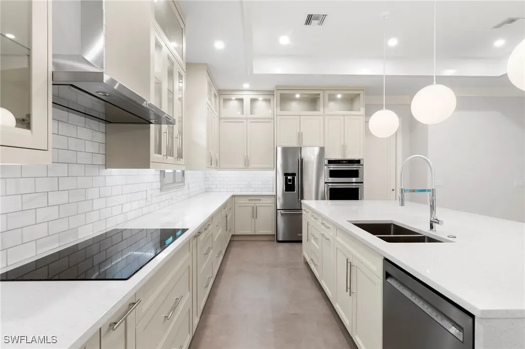 1086 Michigan Avenue Naples FL 34103