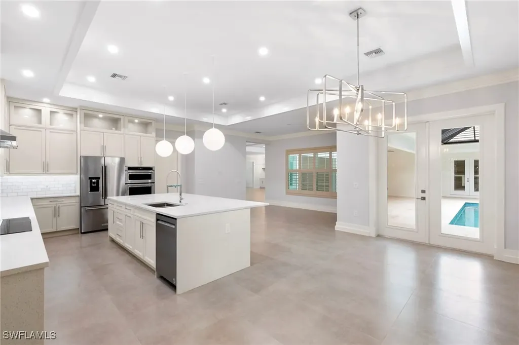 1086 Michigan Avenue Naples FL 34103
