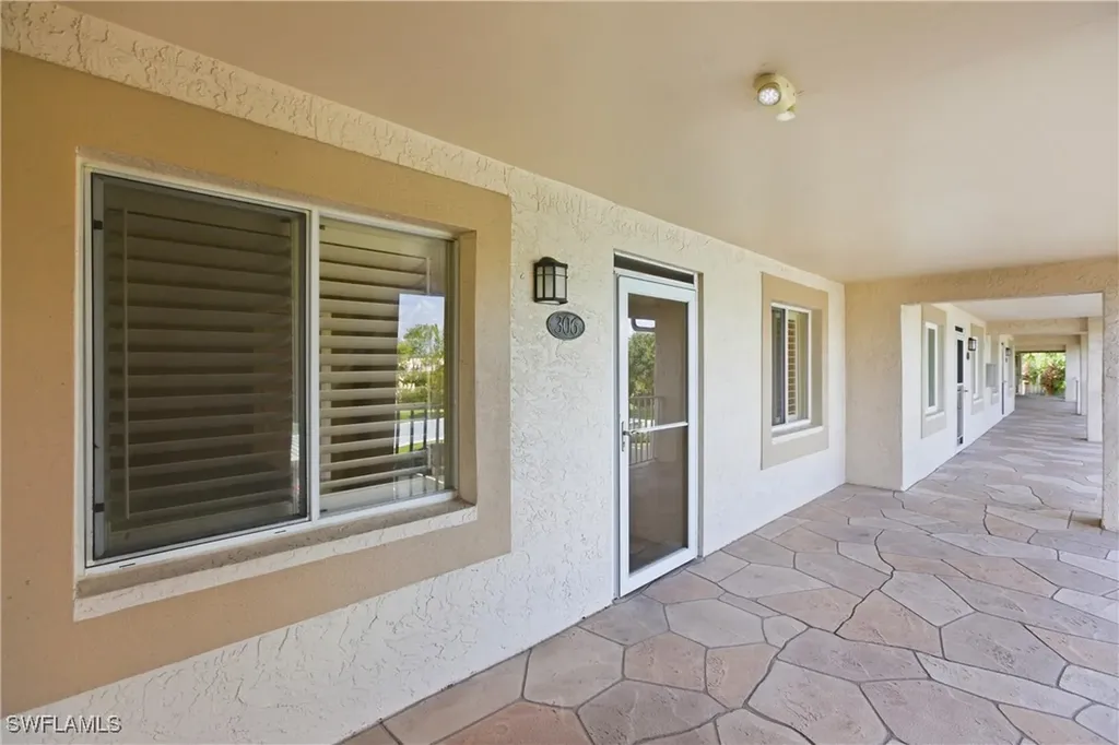 7360 Glenmoor Lane Naples FL 34104