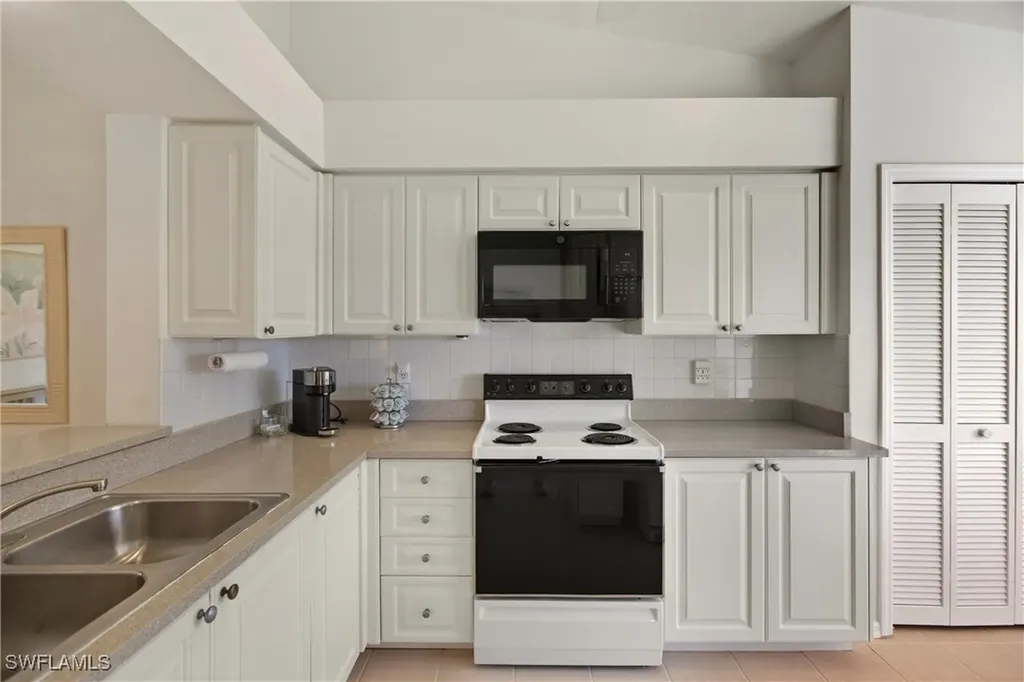 7360 Glenmoor Lane Naples FL 34104