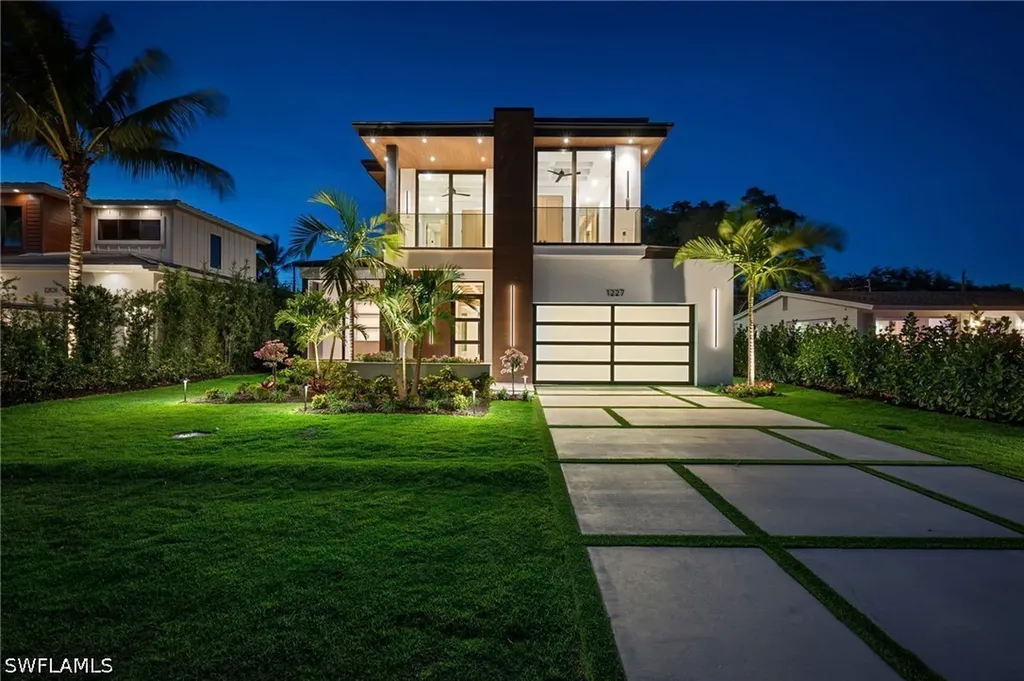 1227 10th Avenue N Naples FL 34102