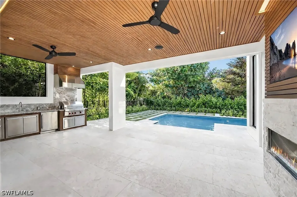 1227 10th Avenue N Naples FL 34102