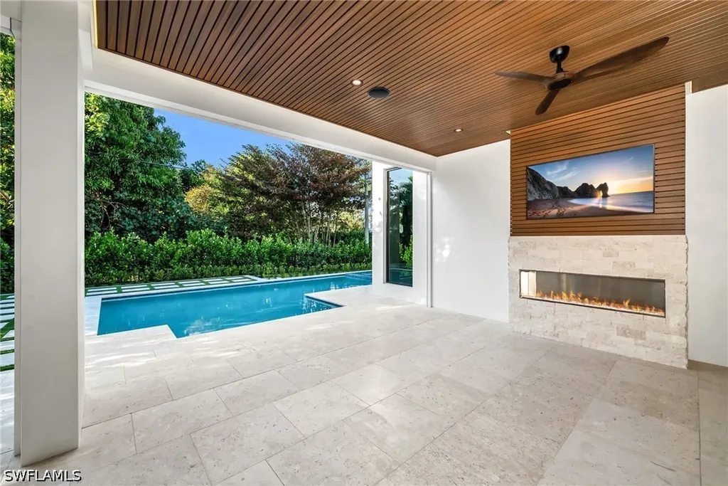 1227 10th Avenue N Naples FL 34102