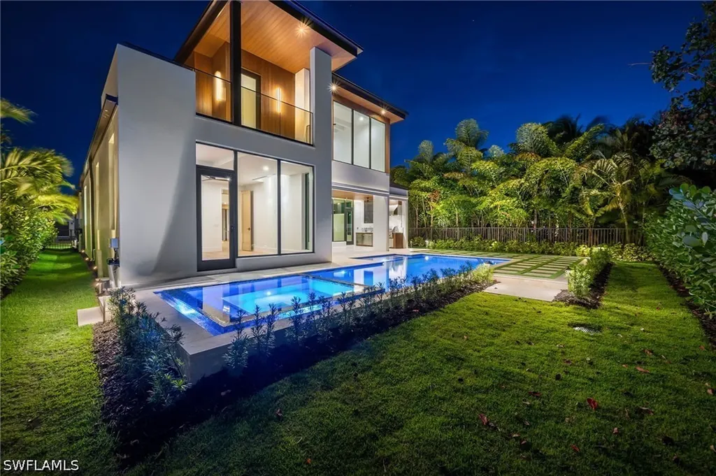 1227 10th Avenue N Naples FL 34102