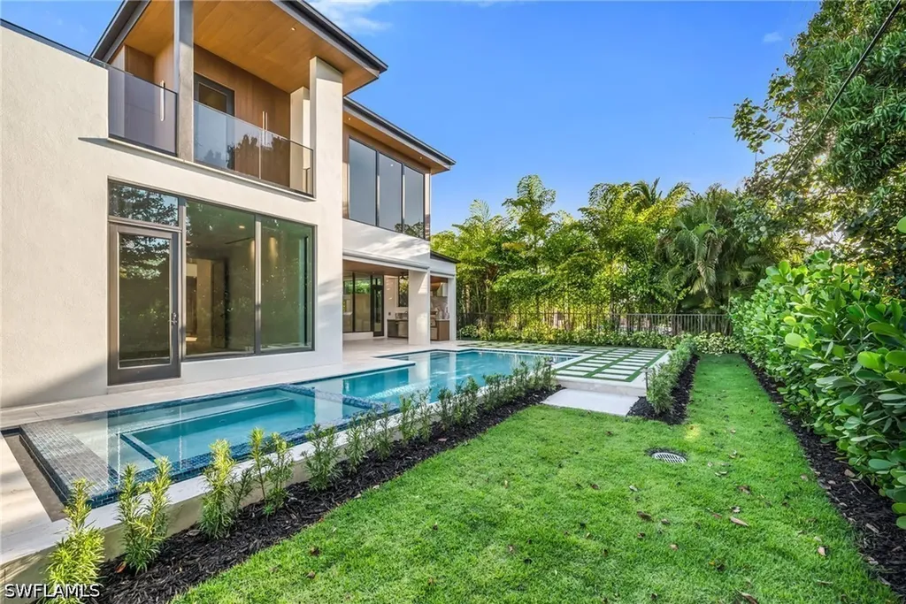1227 10th Avenue N Naples FL 34102
