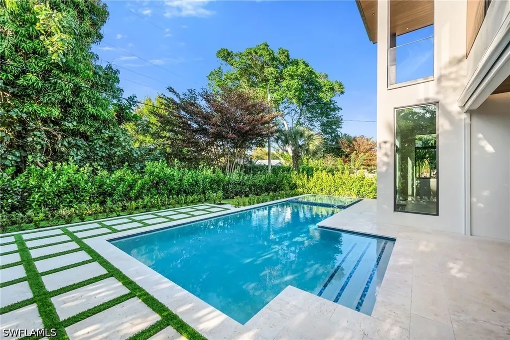 1227 10th Avenue N Naples FL 34102