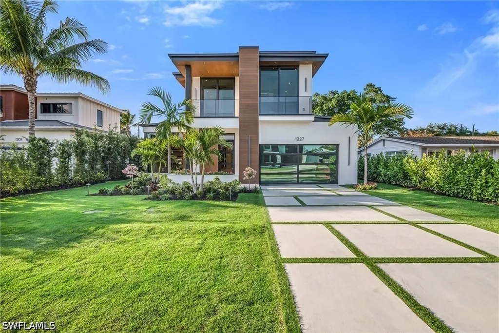 1227 10th Avenue N Naples FL 34102