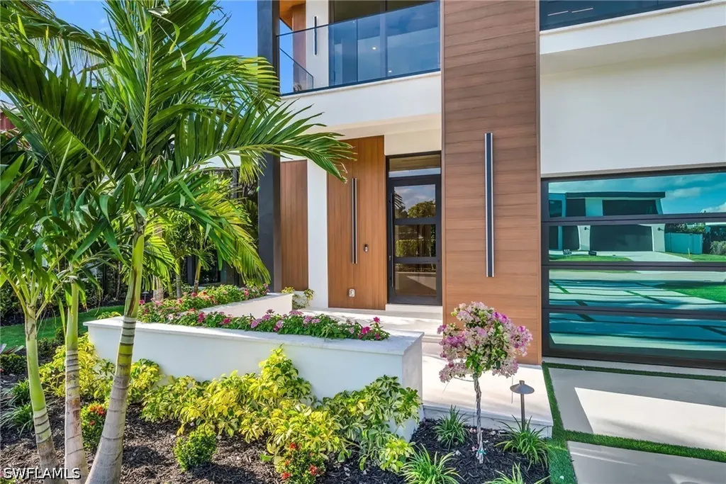 1227 10th Avenue N Naples FL 34102