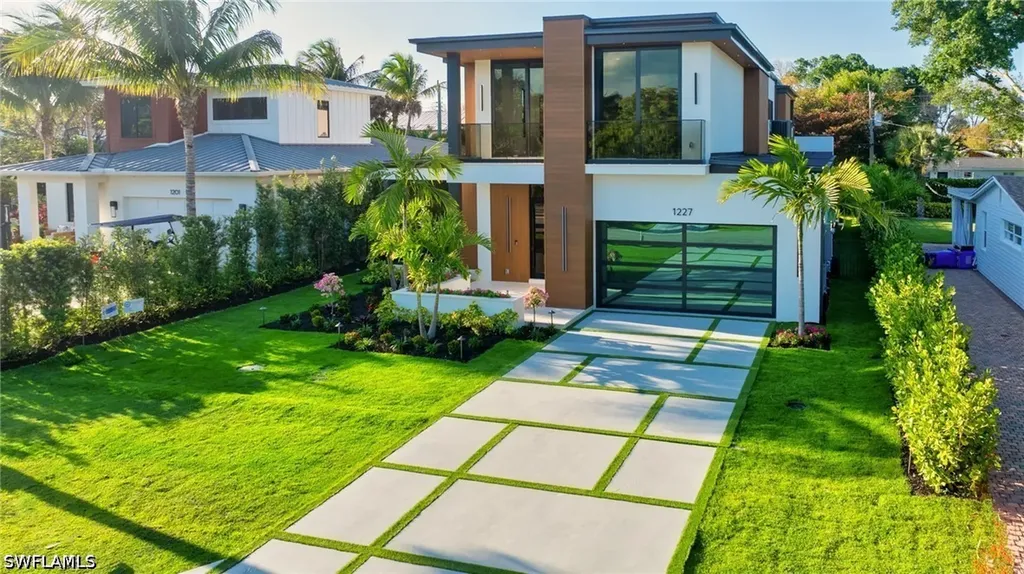 1227 10th Avenue N Naples FL 34102