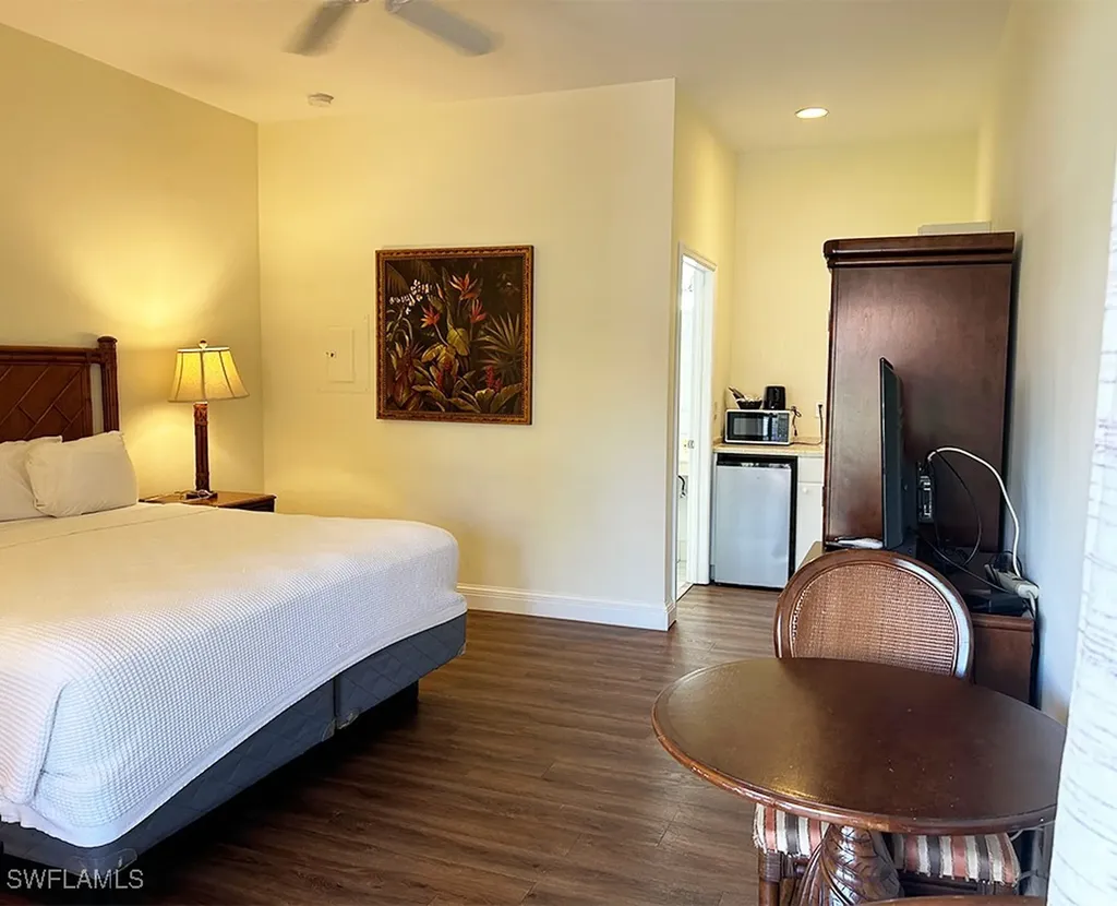 25000 Tamiami Trail E Naples FL 34114