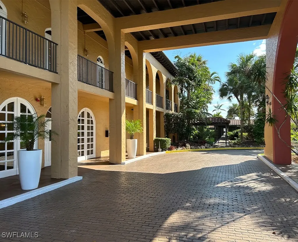 25000 Tamiami Trail E Naples FL 34114