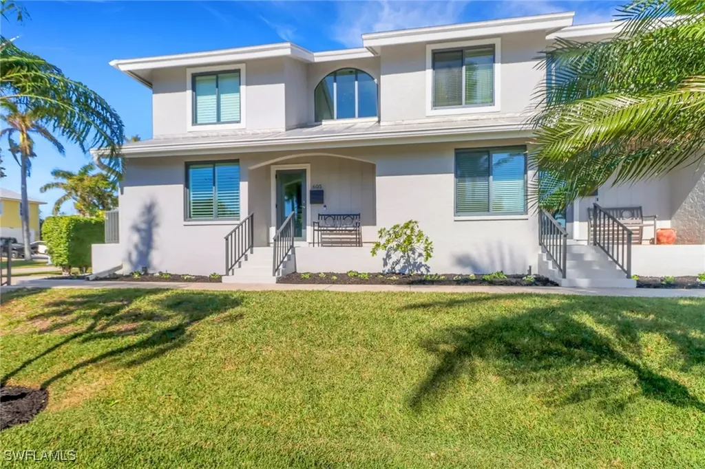605 8th Avenue S Naples FL 34102