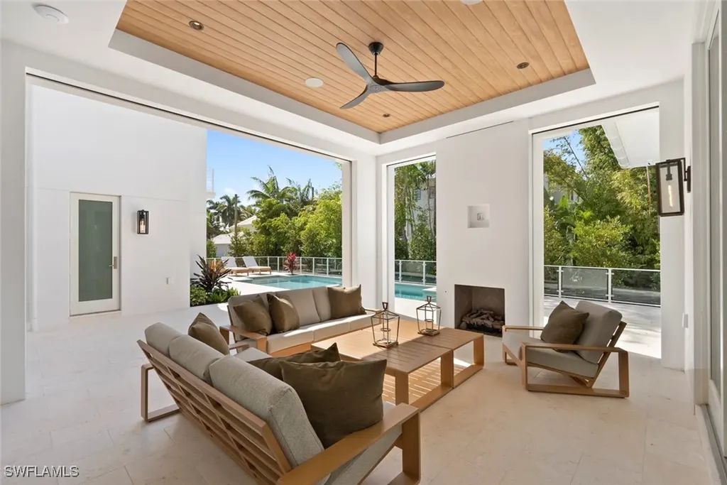 544 13th Avenue S Naples FL 34102