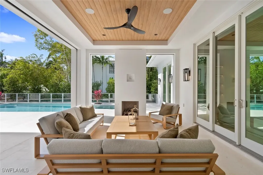 544 13th Avenue S Naples FL 34102
