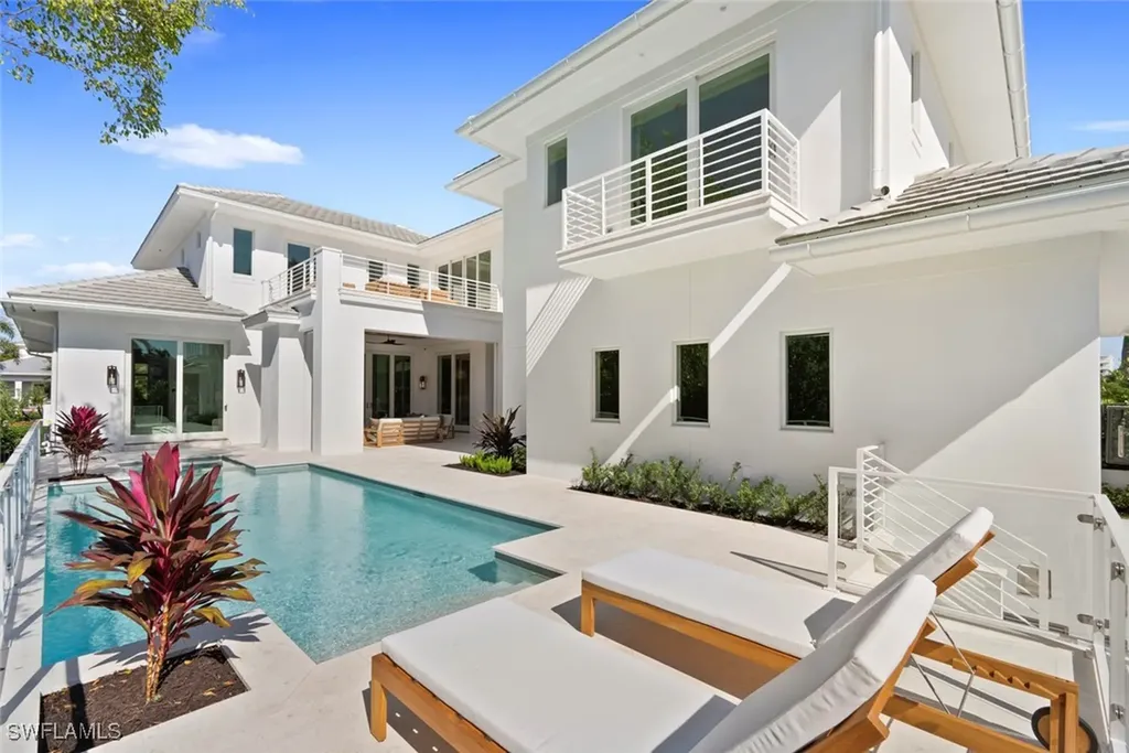 544 13th Avenue S Naples FL 34102