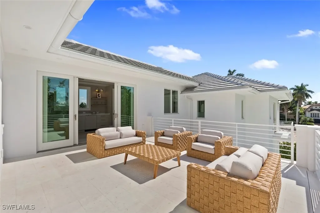 544 13th Avenue S Naples FL 34102