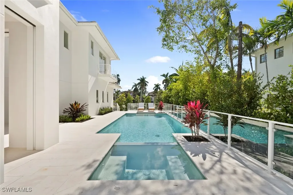 544 13th Avenue S Naples FL 34102