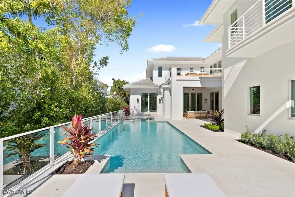 544 13th Avenue S Naples FL 34102