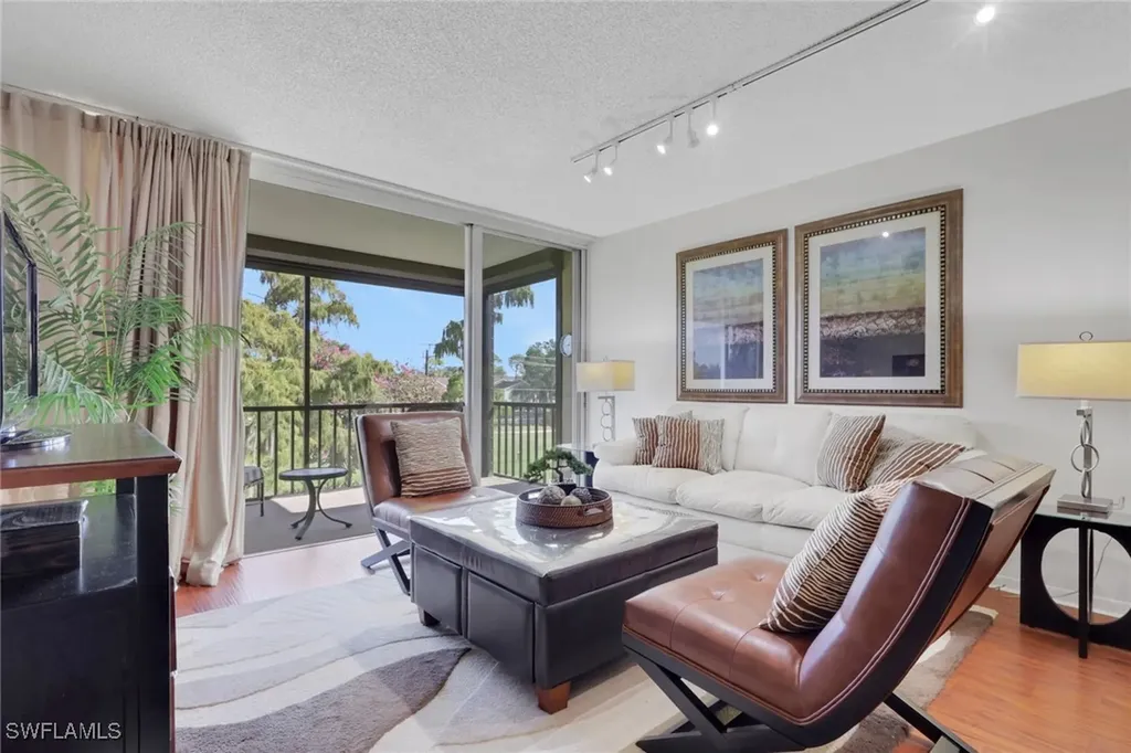 1084 Forest Lakes Drive Naples FL 34105