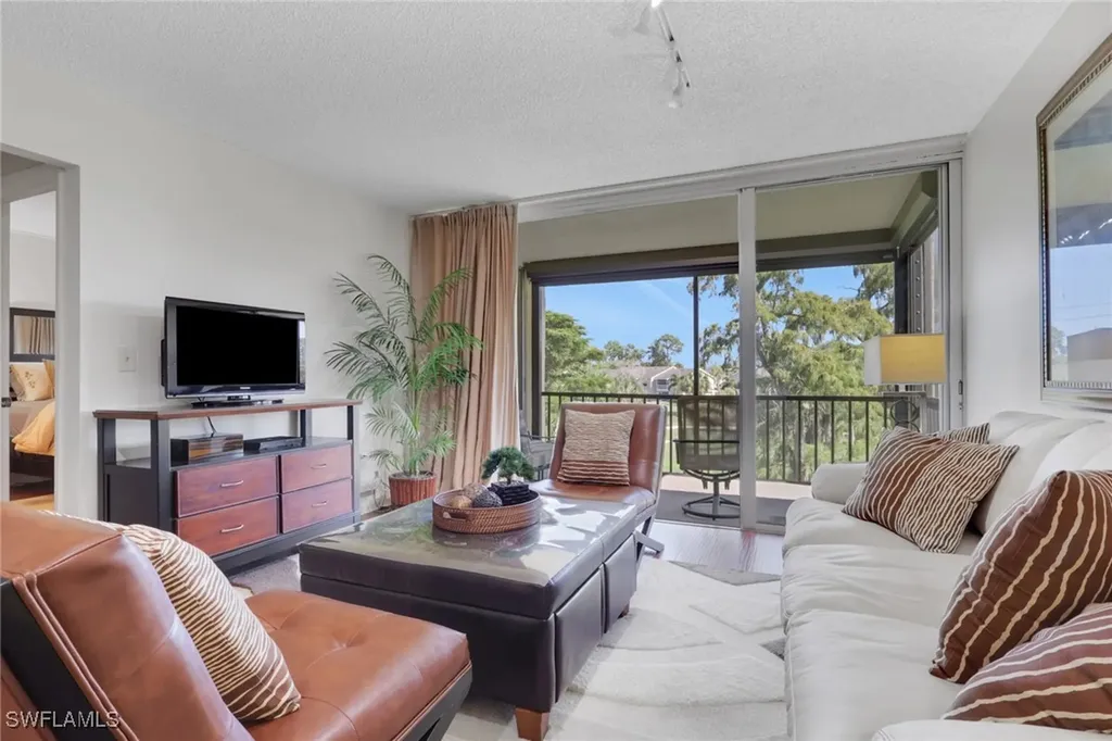 1084 Forest Lakes Drive Naples FL 34105