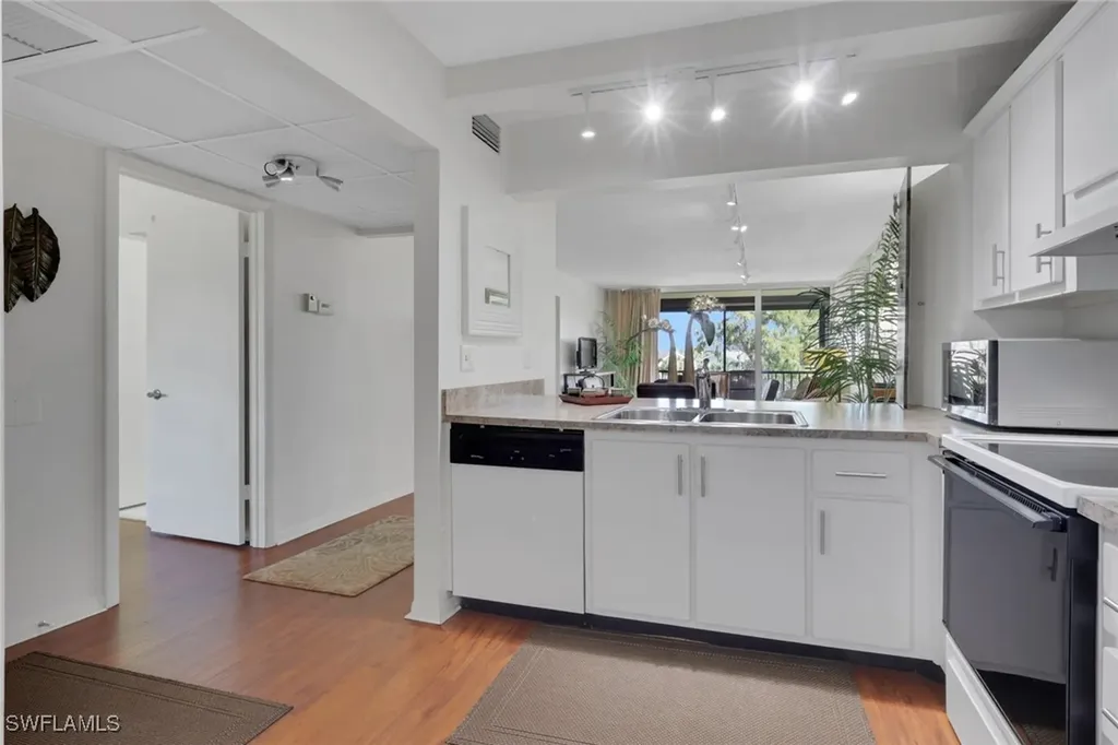 1084 Forest Lakes Drive Naples FL 34105