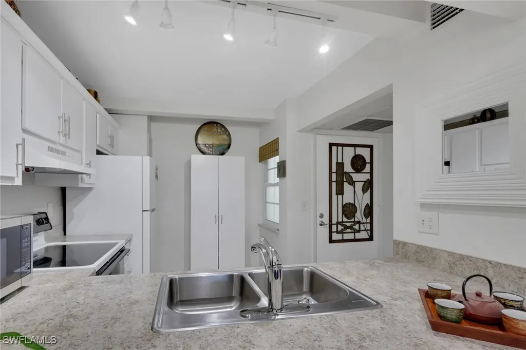 1084 Forest Lakes Drive Naples FL 34105