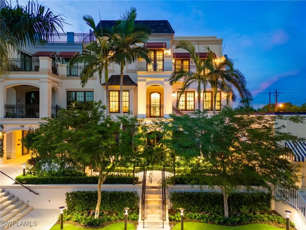 Naples FL, 745 12TH Avenue S, Unit 103