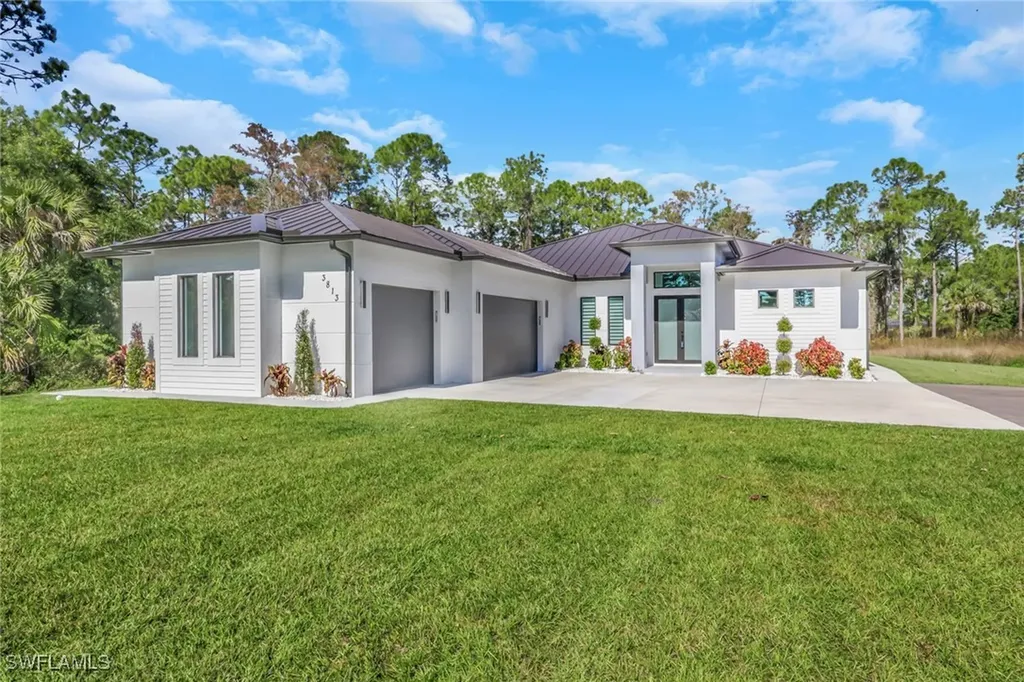3813 16th Avenue NE Naples FL 34120