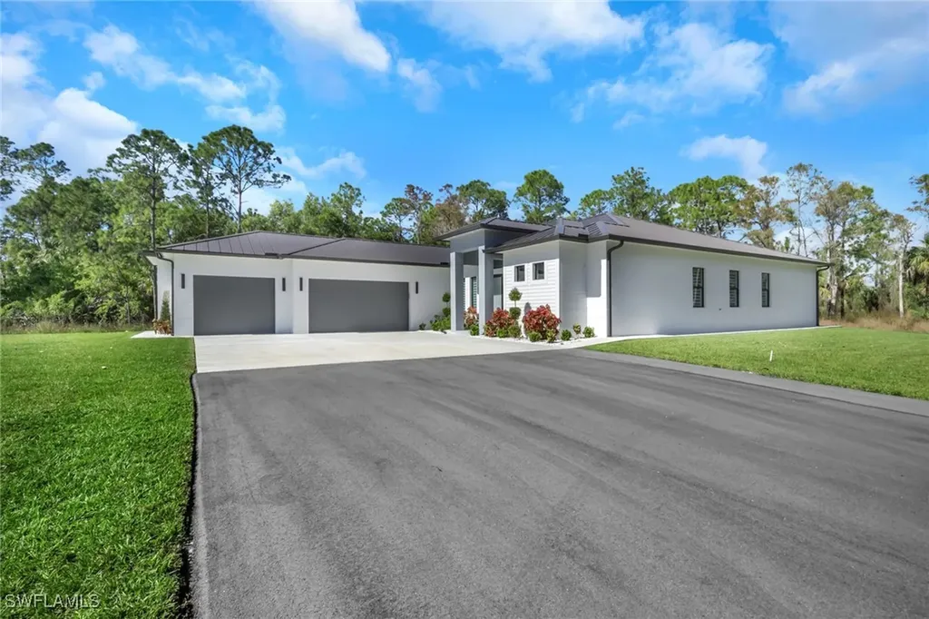 3813 16th Avenue NE Naples FL 34120
