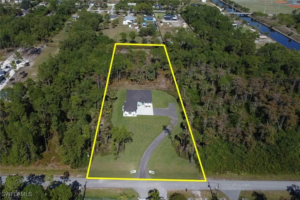 3813 16th Avenue NE Naples FL 34120