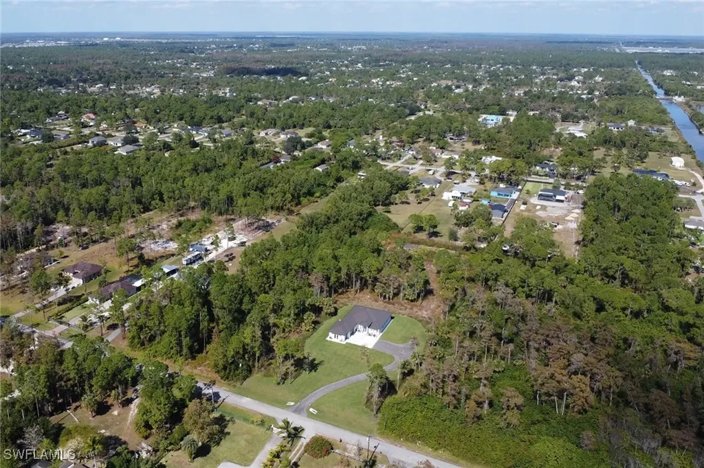 3813 16th Avenue NE Naples FL 34120