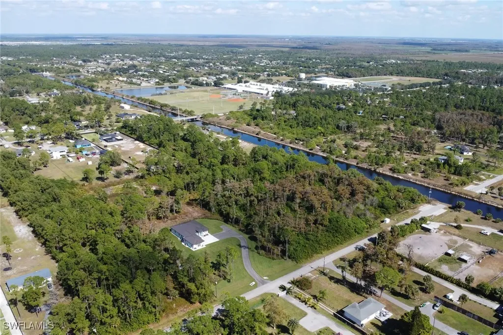 3813 16th Avenue NE Naples FL 34120