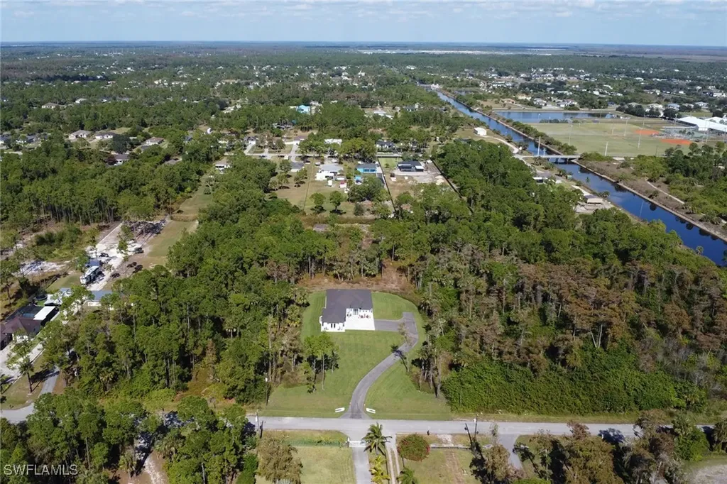 3813 16th Avenue NE Naples FL 34120