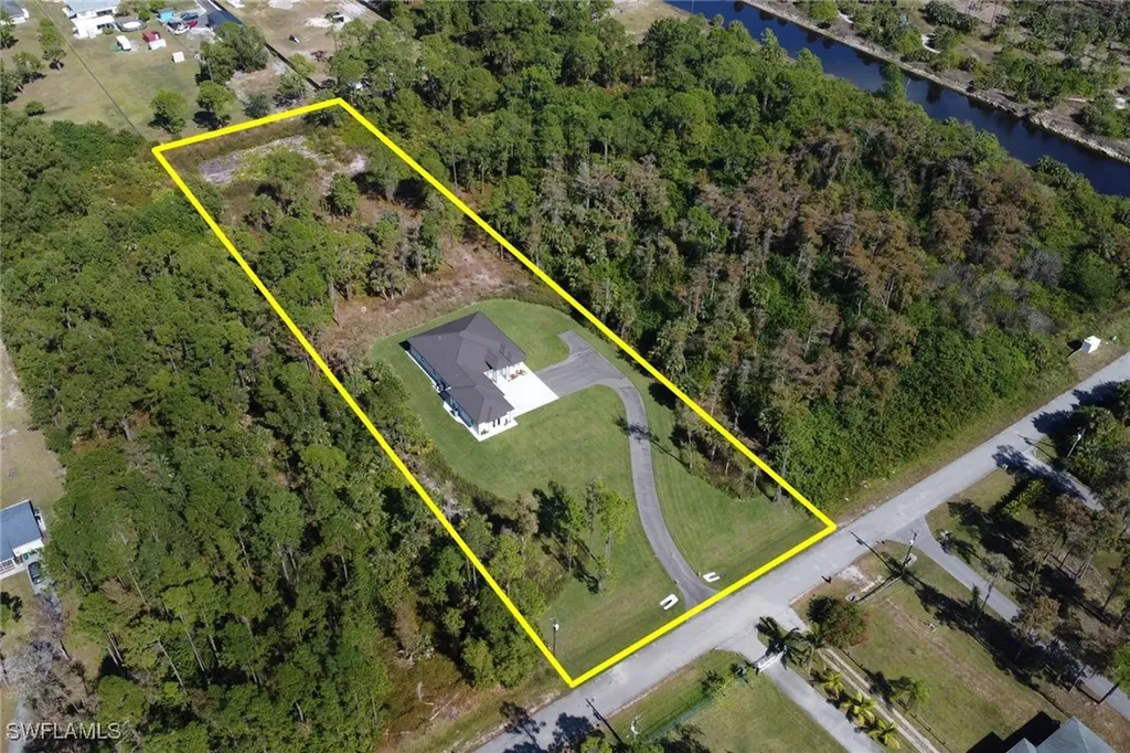 3813 16th Avenue NE Naples FL 34120