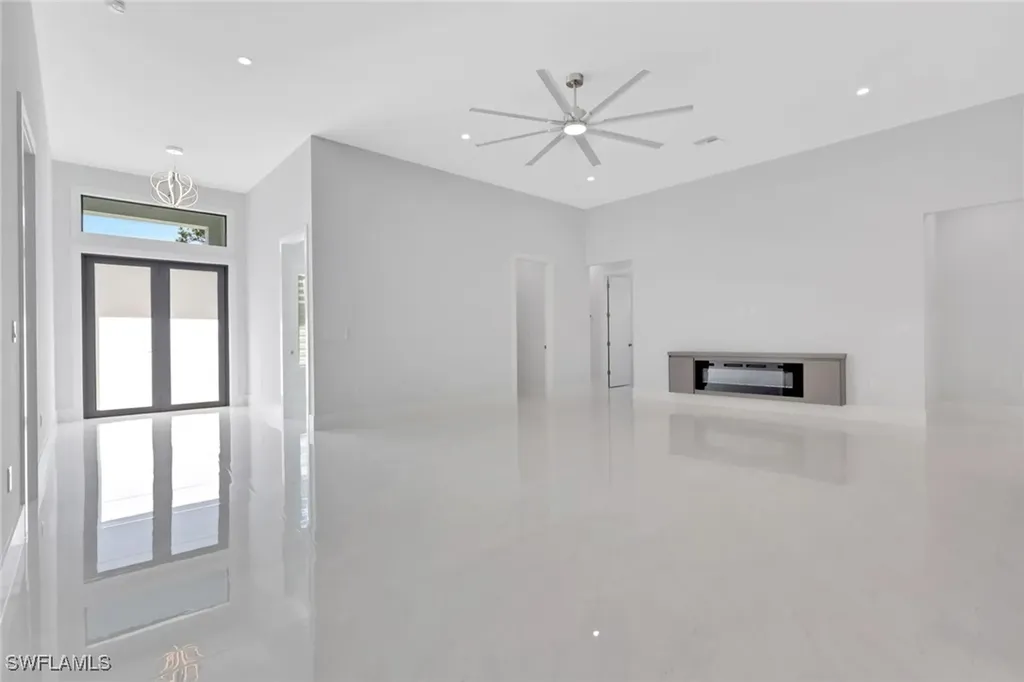 3813 16th Avenue NE Naples FL 34120
