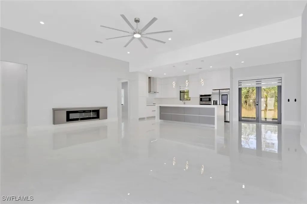 3813 16th Avenue NE Naples FL 34120