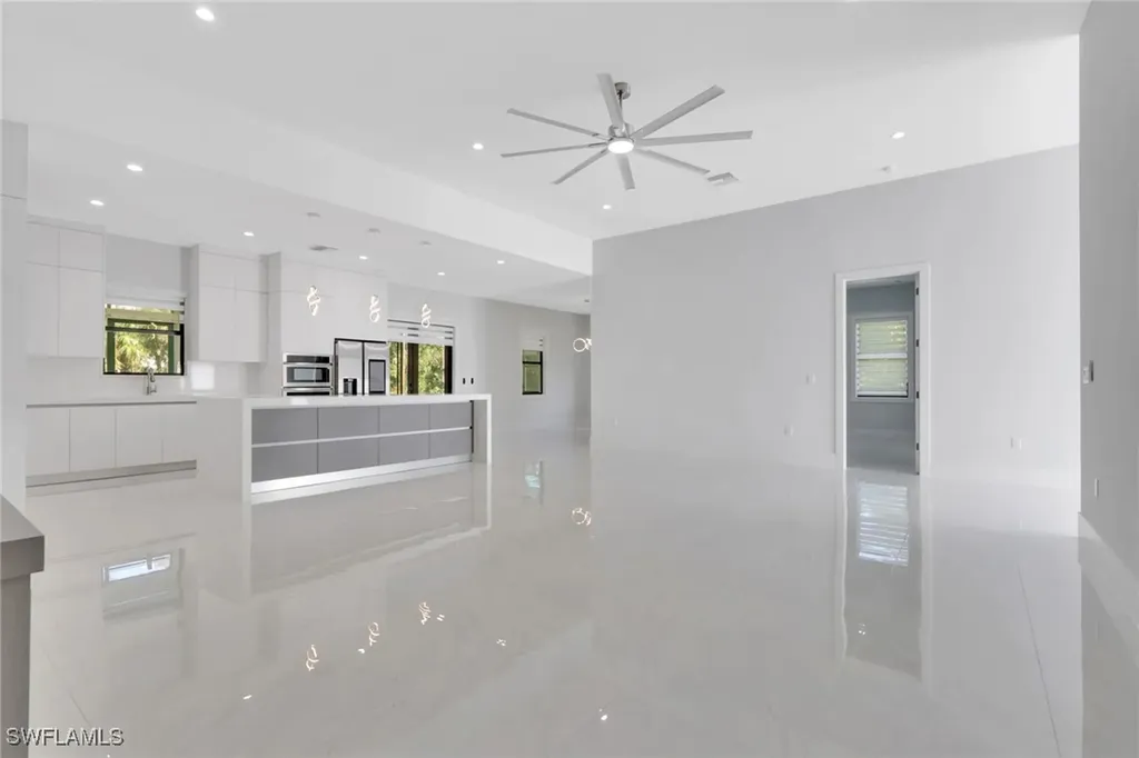 3813 16th Avenue NE Naples FL 34120