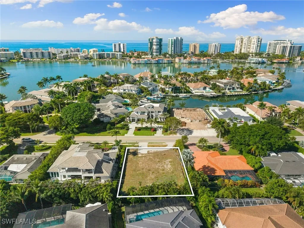 3670 Crayton Road Naples FL 34103