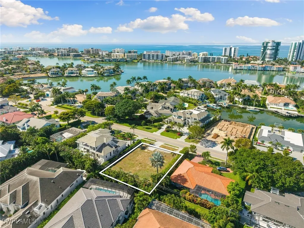 3670 Crayton Road Naples FL 34103