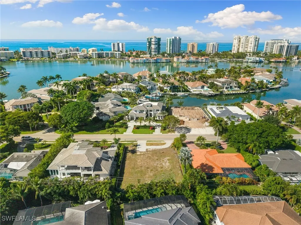 3670 Crayton Road Naples FL 34103