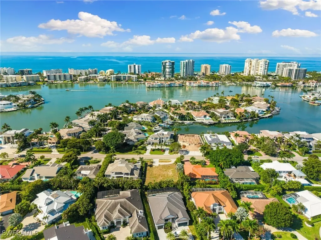 3670 Crayton Road Naples FL 34103