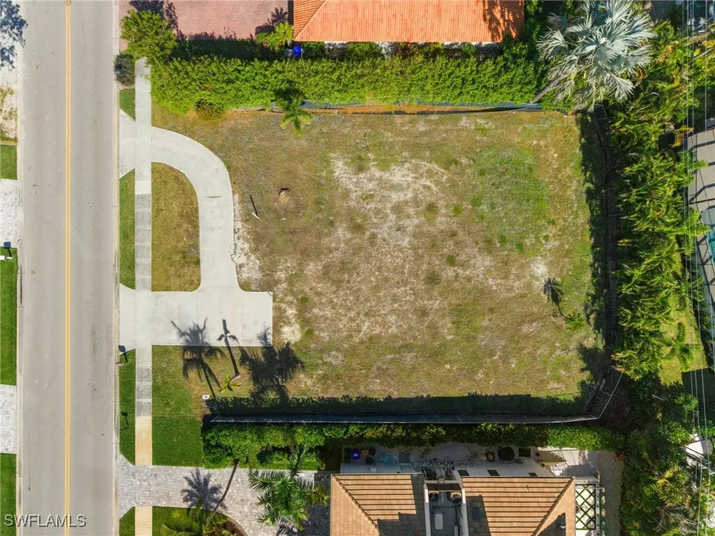 3670 Crayton Road Naples FL 34103