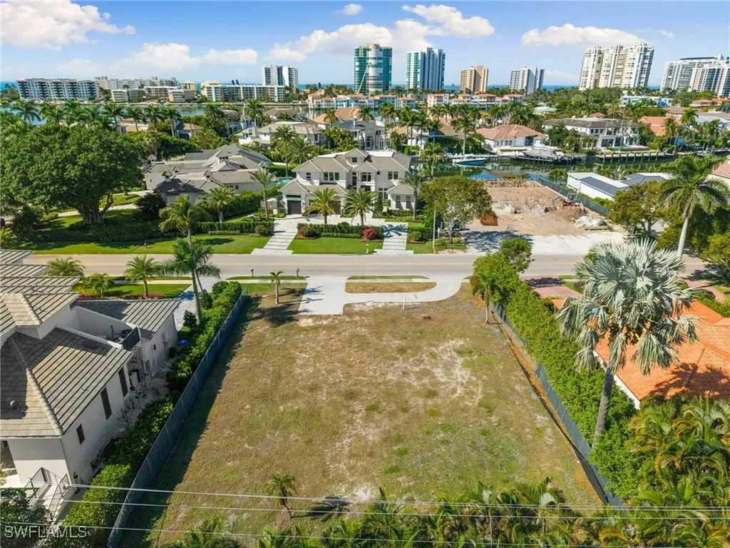 3670 Crayton Road Naples FL 34103