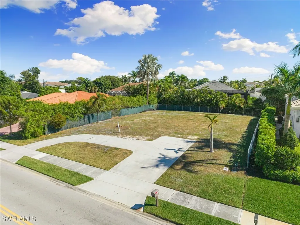 3670 Crayton Road Naples FL 34103