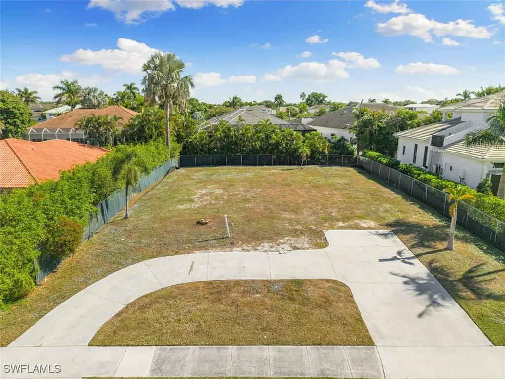 3670 Crayton Road Naples FL 34103