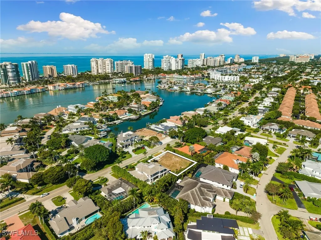 3670 Crayton Road Naples FL 34103