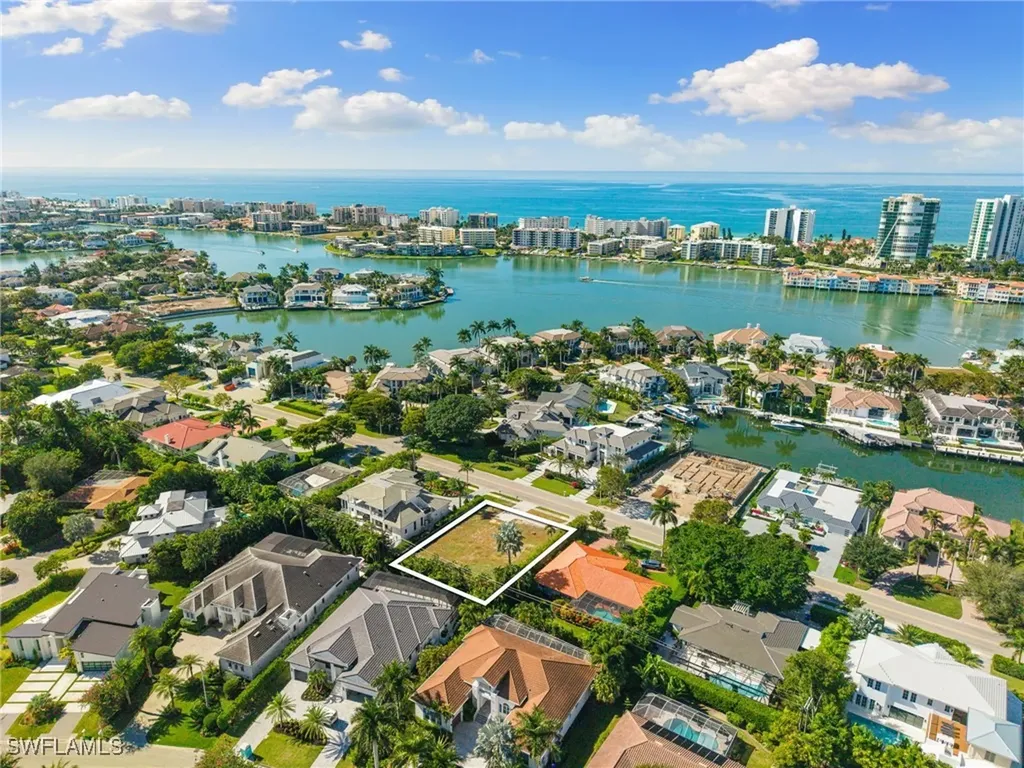 3670 Crayton Road Naples FL 34103